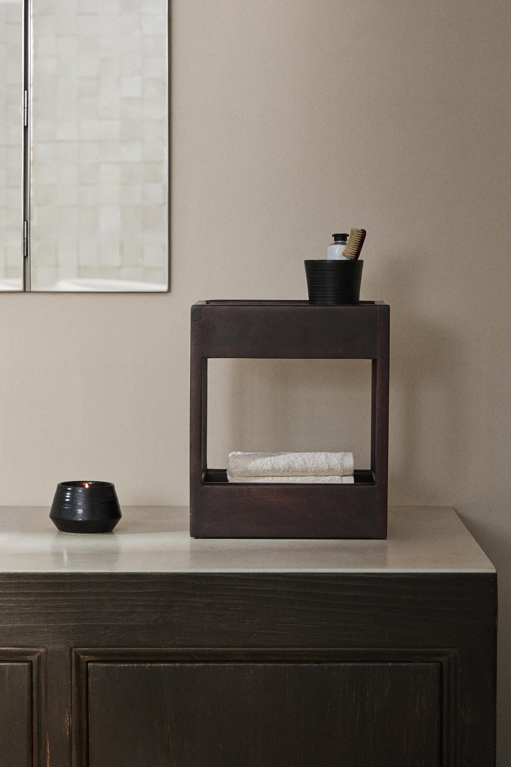 SMALL STORAGE UNIT